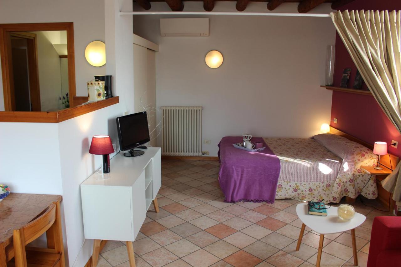 Agriturismo Le Ginestre ลาซีเซ ภายนอก รูปภาพ