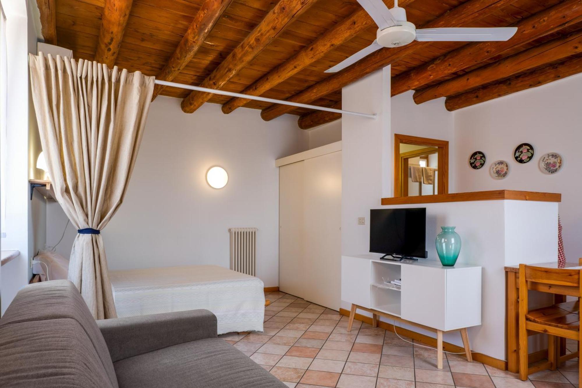 Agriturismo Le Ginestre ลาซีเซ ภายนอก รูปภาพ