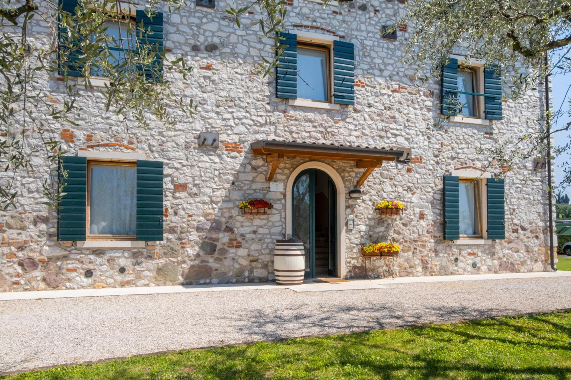 Agriturismo Le Ginestre ลาซีเซ ภายนอก รูปภาพ