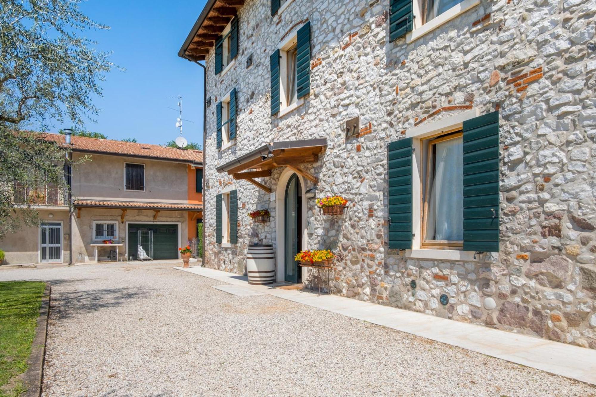 Agriturismo Le Ginestre ลาซีเซ ภายนอก รูปภาพ