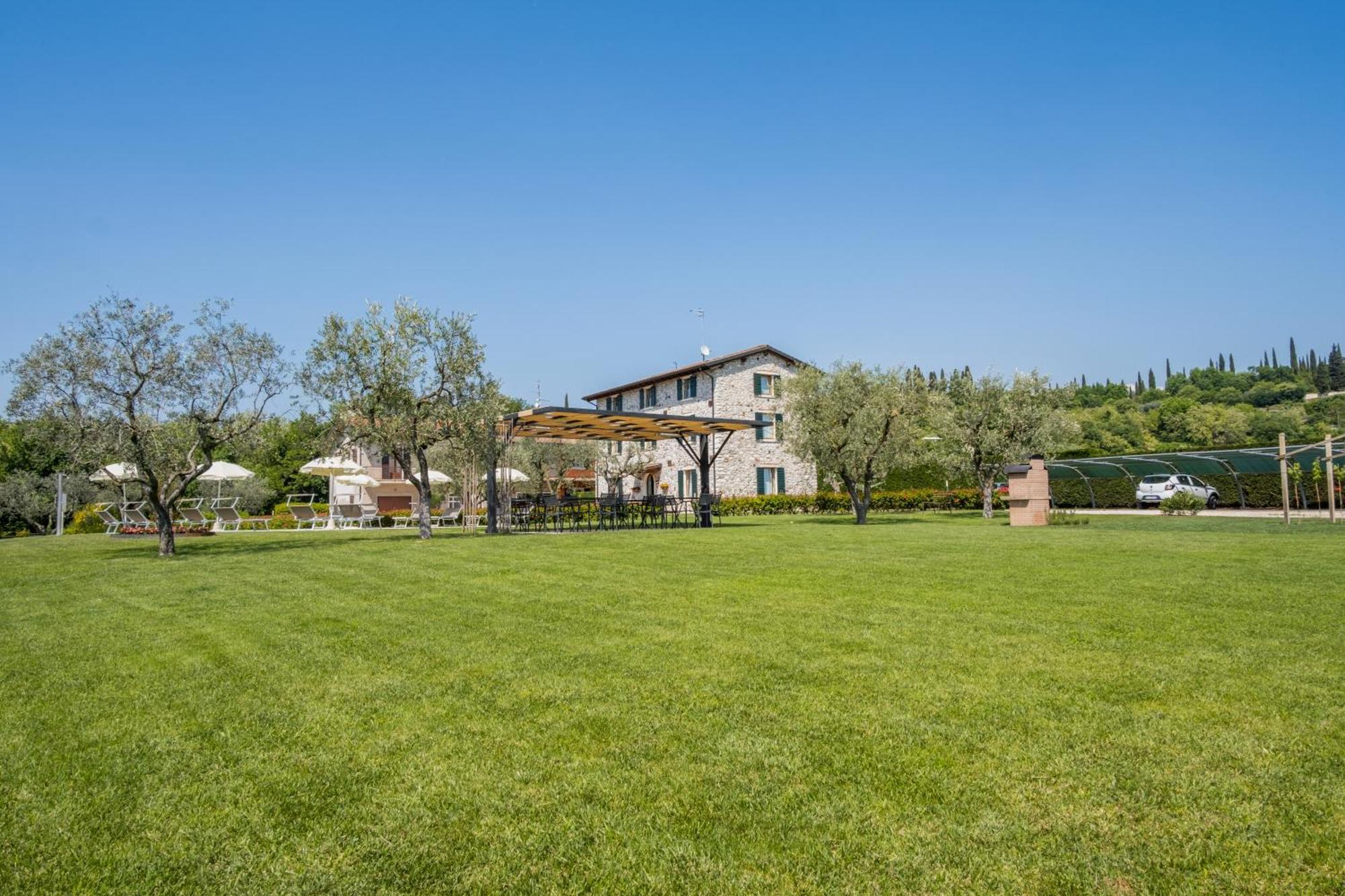 Agriturismo Le Ginestre ลาซีเซ ภายนอก รูปภาพ