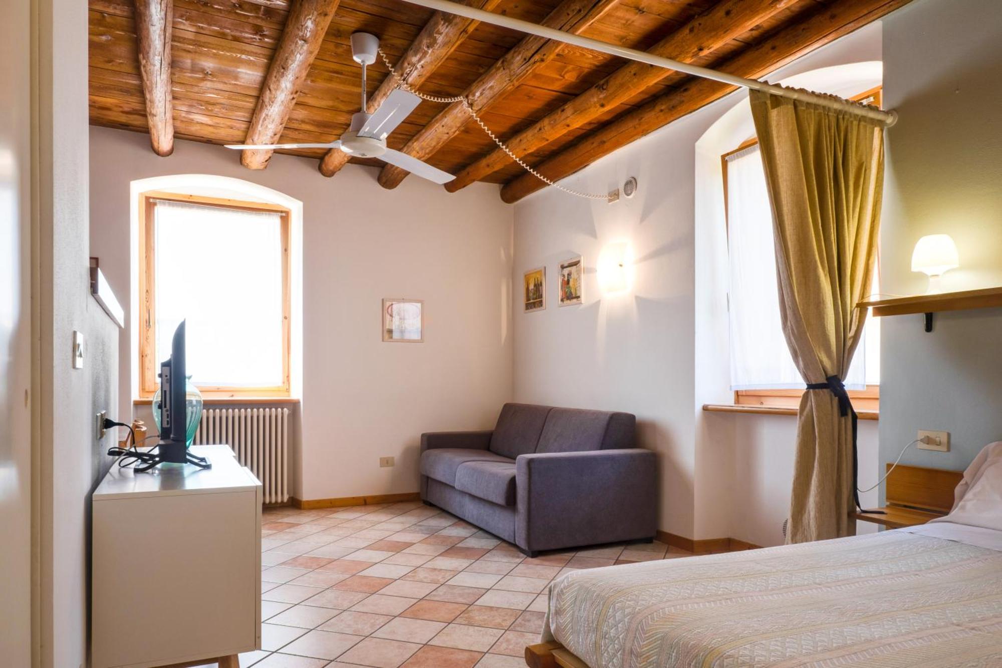 Agriturismo Le Ginestre ลาซีเซ ภายนอก รูปภาพ