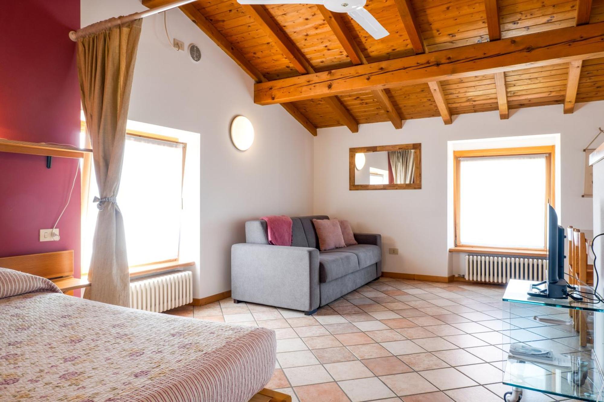 Agriturismo Le Ginestre ลาซีเซ ภายนอก รูปภาพ